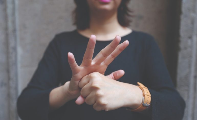  Fundamental, introducir el lenguaje de señas en la educación pública: especialista