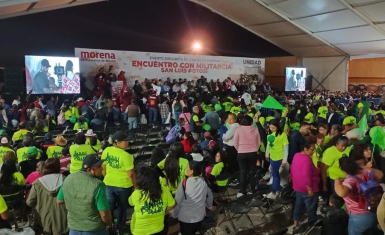  (VIDEO) Entre abucheos y desorden, realizaron encuentro de militantes de Morena en SLP