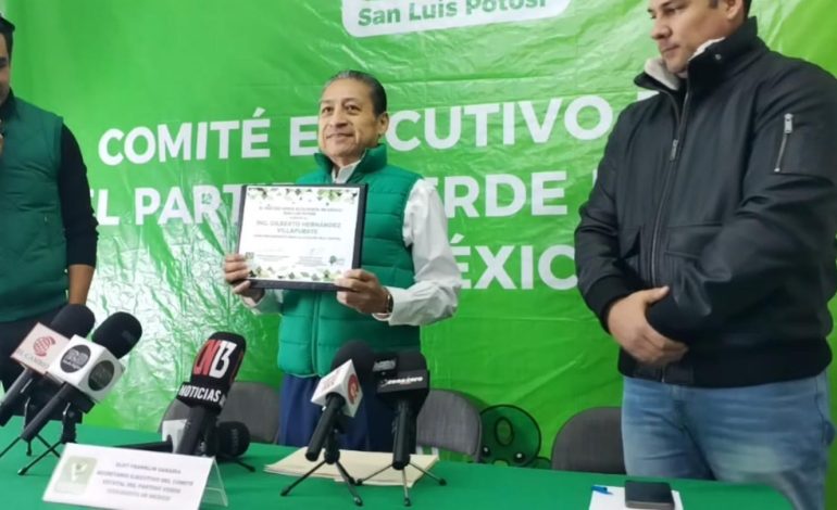  Con la “bendición del gobernador”, Gilberto Hernández Villafuerte se registra como precandidato por la capital