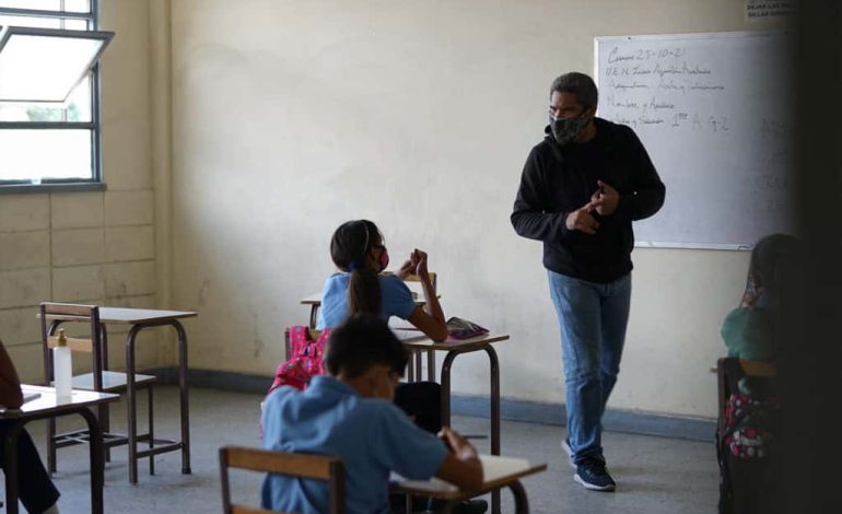  Suman 100 docentes cesados en la Huasteca por hostigamiento sexual