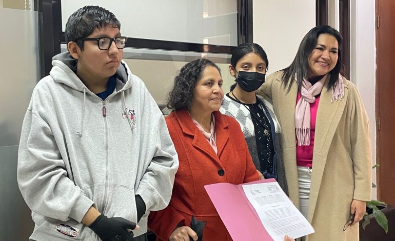  Madre cuidadora presenta iniciativa para crear fondo de salud para niños de SLP