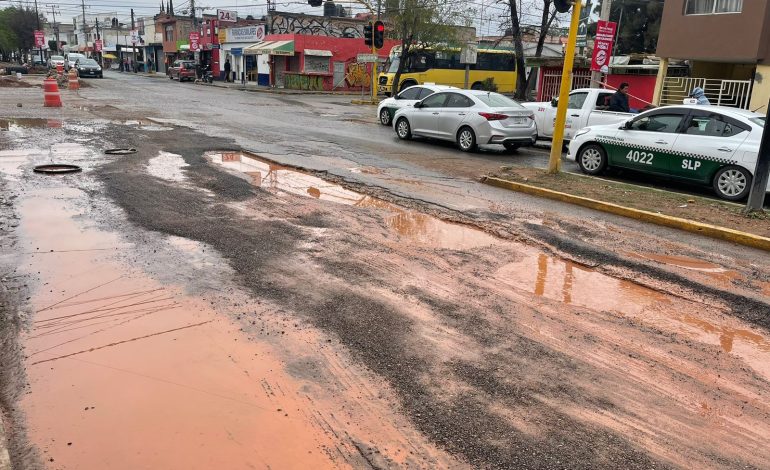  (VIDEO) Baches y fugas en obras recientes del Ayuntamiento en Muñoz y Morales-Saucito