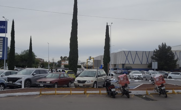  3 plazas comerciales se ampararon contra la gratuidad en sus estacionamientos