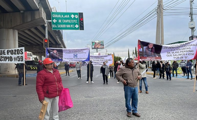  Habitantes de Pozos bloquean periférico en protesta contra el Poder Judicial Federal