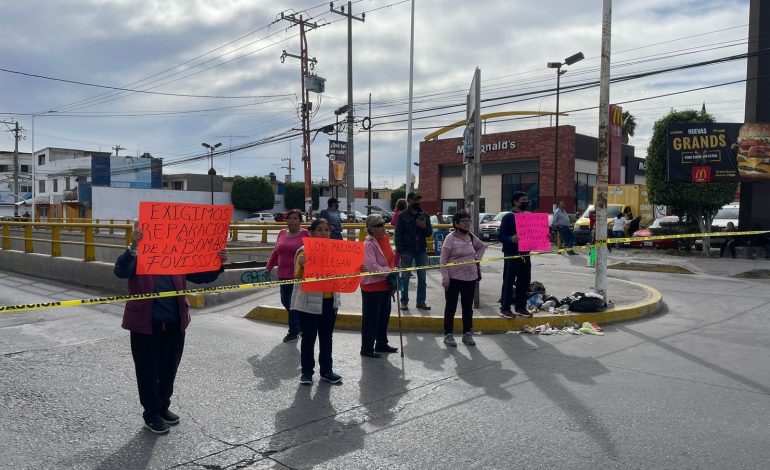  Bloquean Prolongación Muñoz por falta de agua