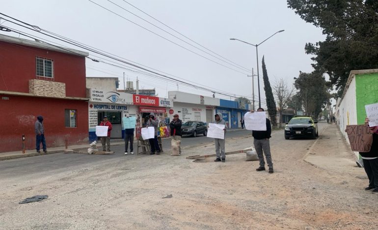  Protestan por omisión del Interapas para reparar fuga de aguas negras en la Rural Atlas