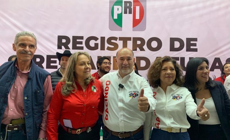  Enrique Galindo se registra como precandidato único a la capital de SLP
