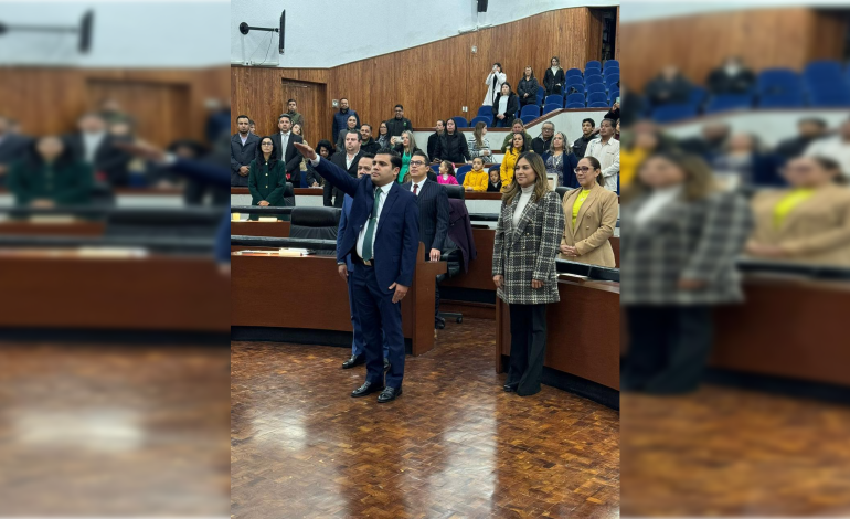  Toma protesta suplente de Fernández Martínez en el Congreso de SLP