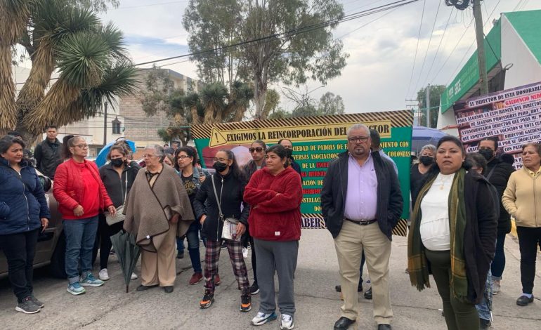  En la SEGE, familias protestan y exigen la restitución de Gaudencio Medellín