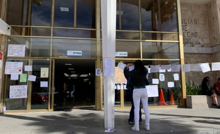  Con tendederos, alumnas denuncian violencias en facultades de la UASLP