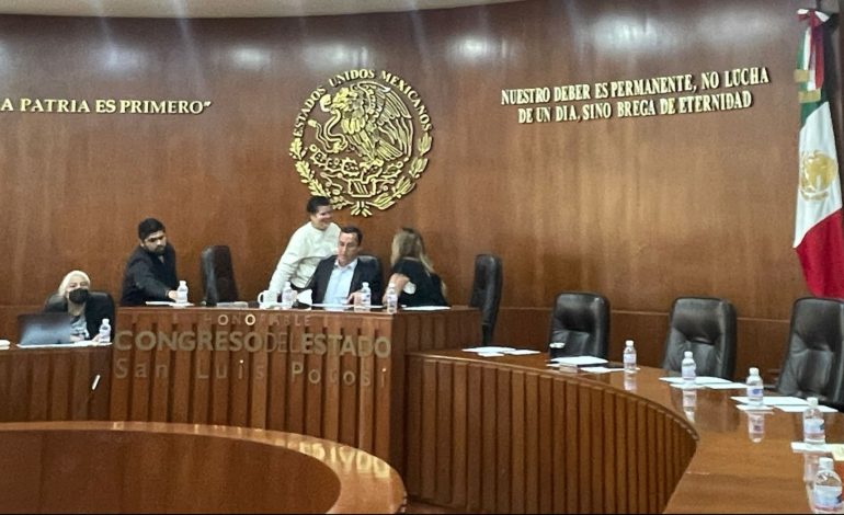  Agenda de diputados potosinos detiene trabajo en comisión