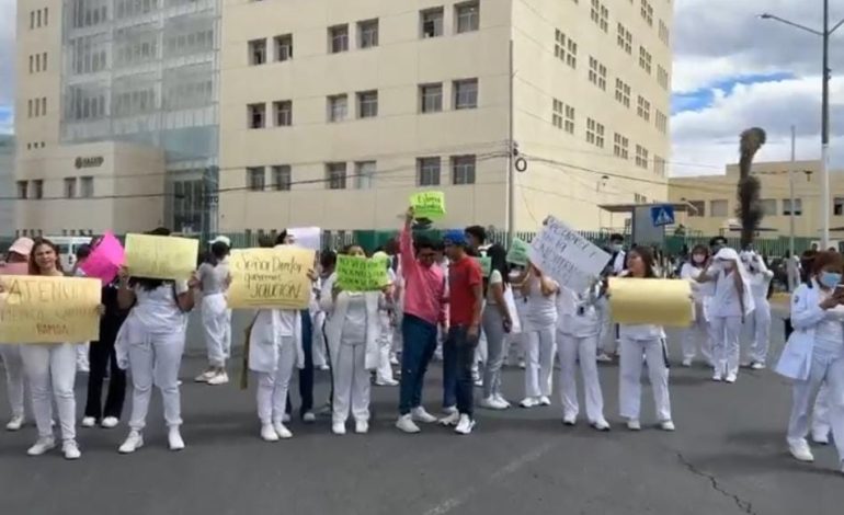  Estudiantes de la UASLP exigen atención para lesionados tras accidente