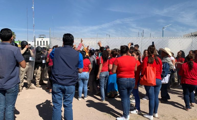 Familias protestan contra traslados de reclusos en La Pila