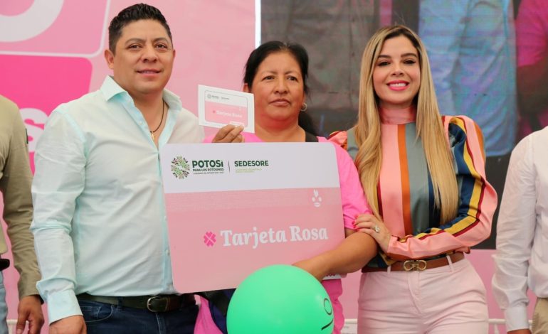  Ruth González utiliza programa de gobierno para pedir el voto