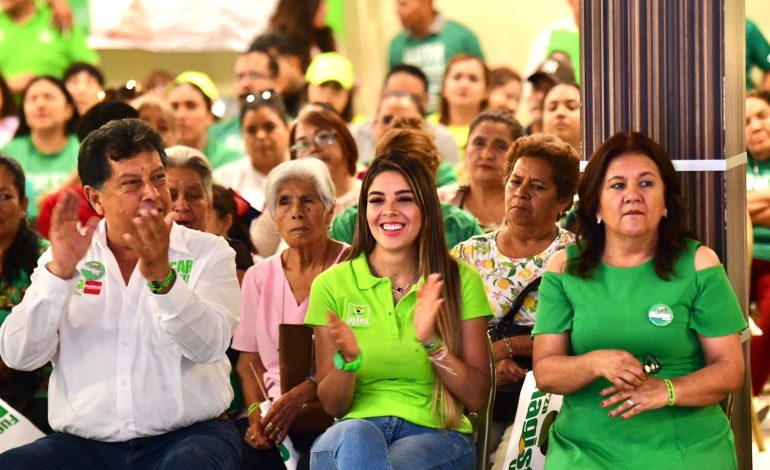  Ruth González promete programas de Gobierno en su campaña al Senado