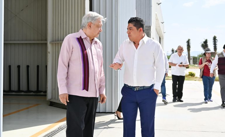  AMLO visita SLP para verificar avances del hospital en Rioverde
