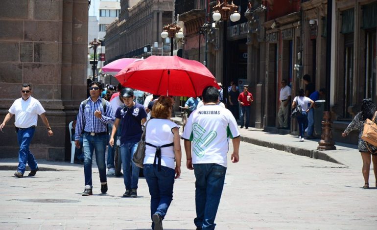  Aumenta 15% la demanda de agua en SLP por las olas de calor