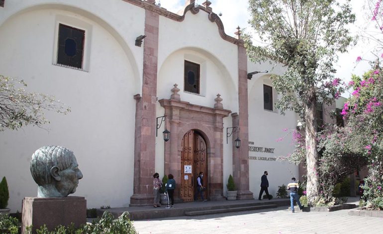  Congreso de SLP justifica reformas a la Ley de Salud sobre médicos y parteras tradicionales