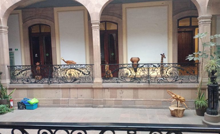  Escultor denuncia extravío, daños y agresiones por parte del Museo de la Máscara