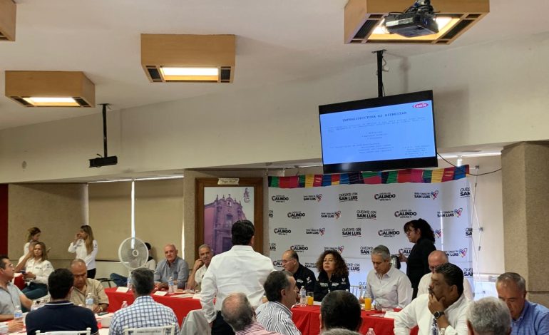  CMIC insta a Galindo a beneficiar a empresas potosinas en licitaciones