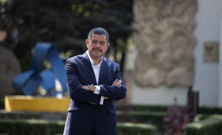  Rector de la UP insiste en que todo está en regla y aumenta costos