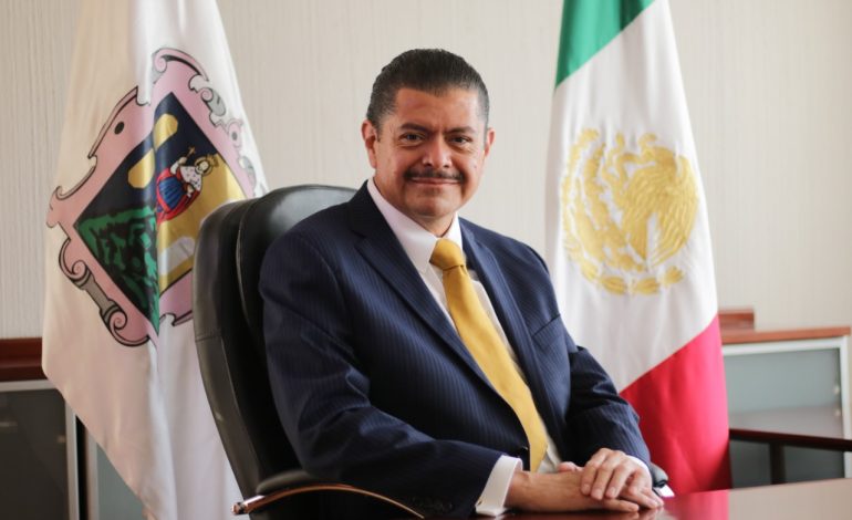  Presentan primeras denuncias contra Arturo Segoviano por fraude en la Universidad Potosina