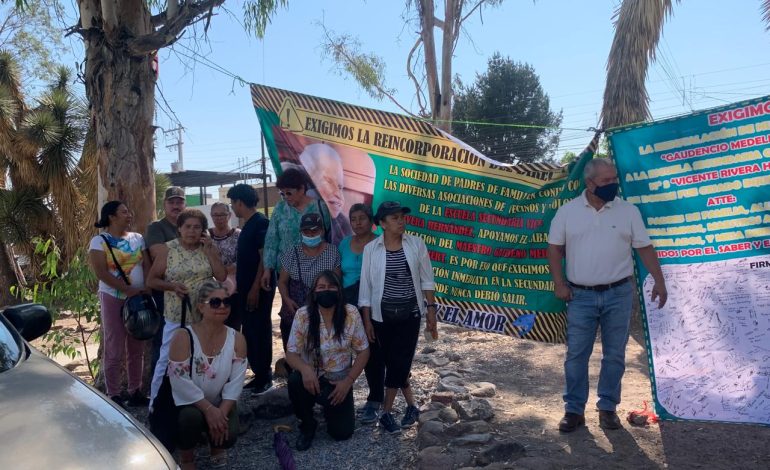  Padres de familia piden la restitución de profesor en la Escuela Secundaria General No. 3