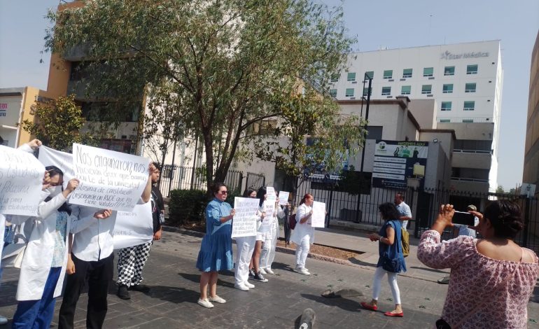  Estudiantes de la Universidad Potosina se manifiestan en Carranza