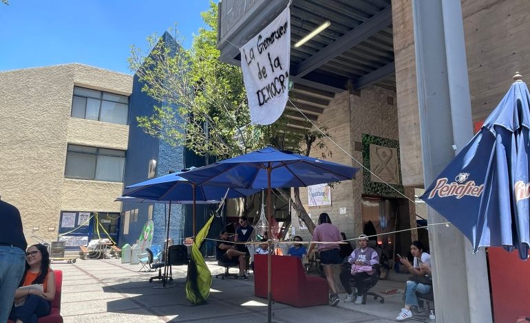  Docentes divididos en torno al bloqueo en la Facultad del Hábitat UASLP