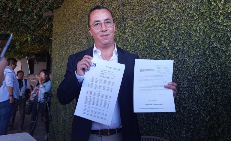  Edmundo Torrescano renuncia al PRI