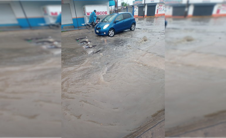  Piden apoyo del Interapas para desasolve de alcantarillas en Praderas del Real