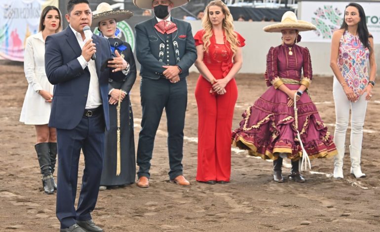  Construcción de lienzos charros atiende a intereses del gobernador y no de la gente: polítólogo