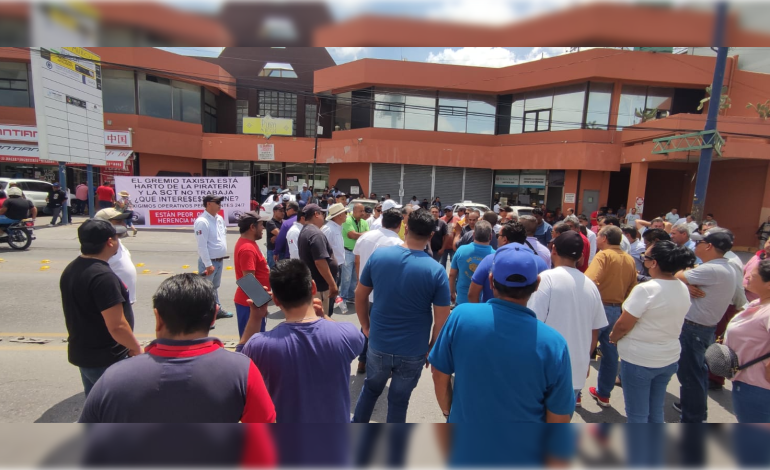  Taxistas toman Muñoz para exigir más operativos antipirataje