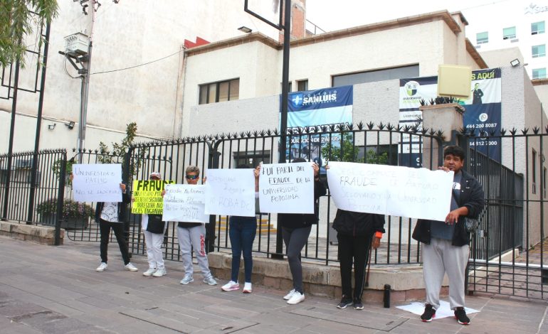  Afectados por fraude de la UP se manifiestan para alertar a la población y exigir sanciones