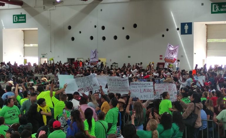 (VIDEO) Gente de Sedesore agrede manifestantes en evento de AMLO y Claudia Sheinbaum