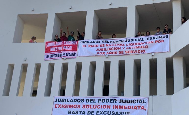  Jubilados del Poder Judicial continúan protesta por impago de pensión y servicio médico