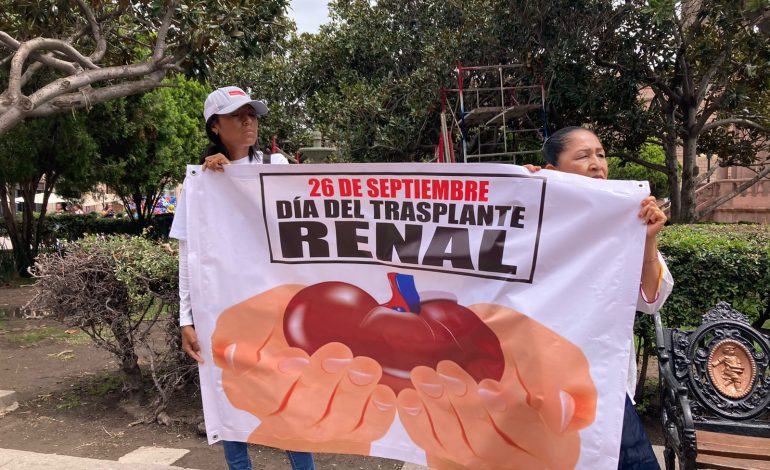  Protestan en Palacio por paro al programa de trasplantes en el Hospital Central
