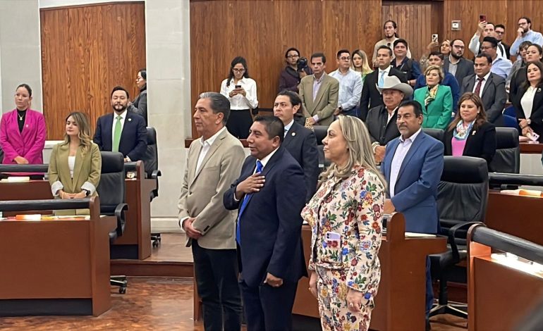  Marcelino Rivera toma protesta tras 20 días de incertidumbre en el Congreso de SLP
