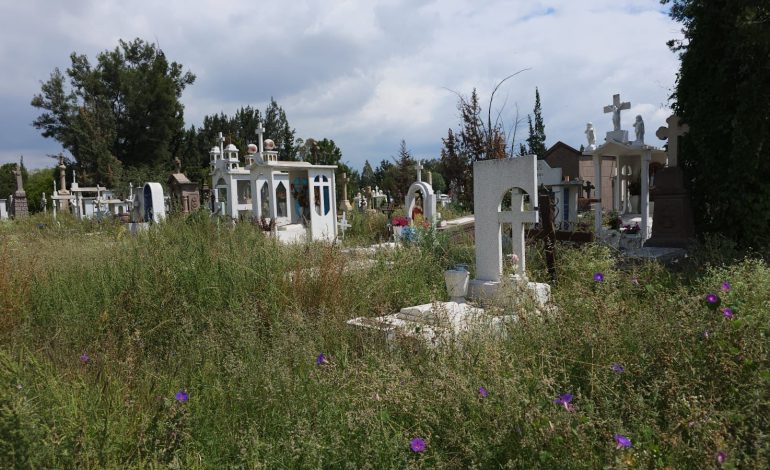  Tras décadas de abandono, rehabilitarán el panteón de El Saucito