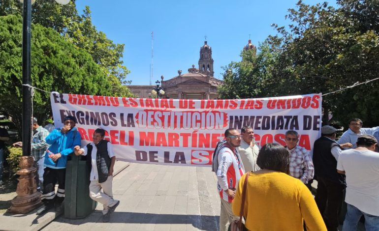  Taxistas exigen destitución de la titular de la SCT por incumplimiento de acuerdos