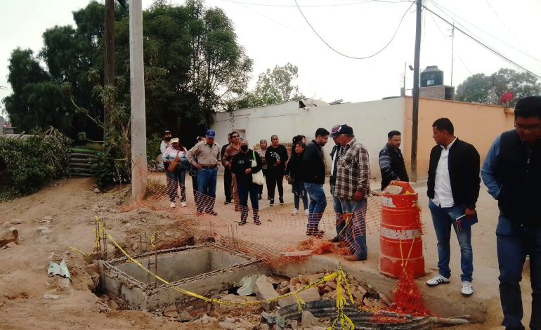  Vecinos logran inspección de Seduvop e Interapas en obra de la calle Adolfo López Mateos
