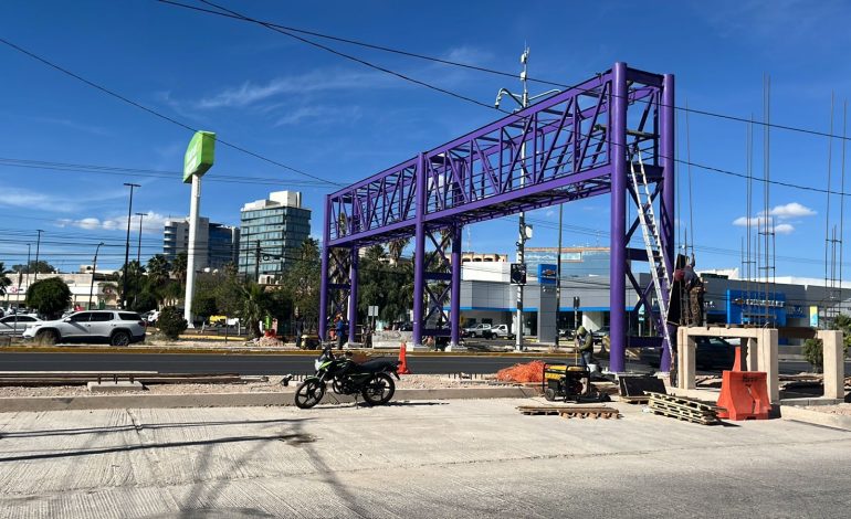  Nuevo puente peatonal en Cordillera de los Alpes divide opiniones
