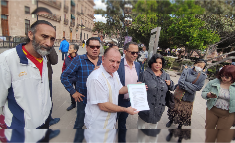  (VIDEO) Ciudadanos protestan en el Congreso contra el aumento de impuestos en SLP