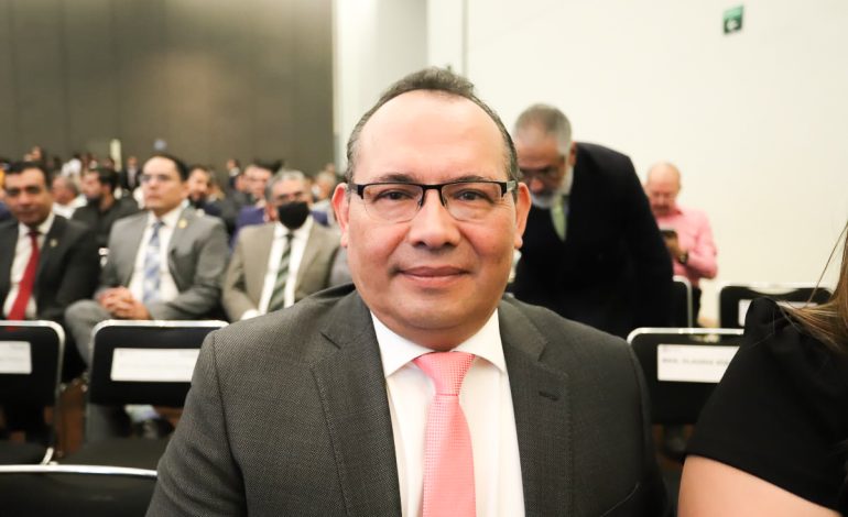 Reeligen a Arturo Morales Silva como magistrado presidente del STJE