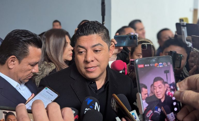  Gobierno prepara denuncias contra “campañas sucias” por cobro de tarjeta de circulación