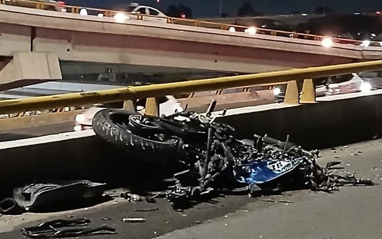  Motociclistas pierden la vida al ser embestidos por un tráiler en el Distribuidor Juárez