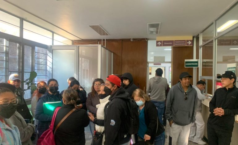  Pacientes se manifiestan ante desabasto de diálisis en el IMSS Zapata