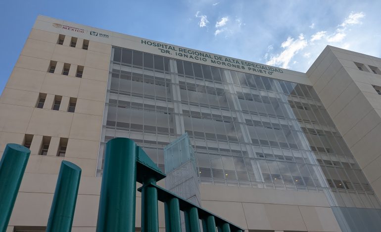  Médicos jubilados del Hospital Central denuncian impago de sus pensiones