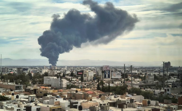  Mega incendio en Soledad, evento de alto riesgo para la salud pública: UASLP