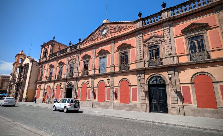  UASLP blinda el Edificio Central previo a la marcha del 8M